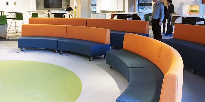 Wave audience sofa for office